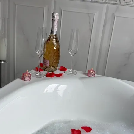 Jacuzzi Apartament *